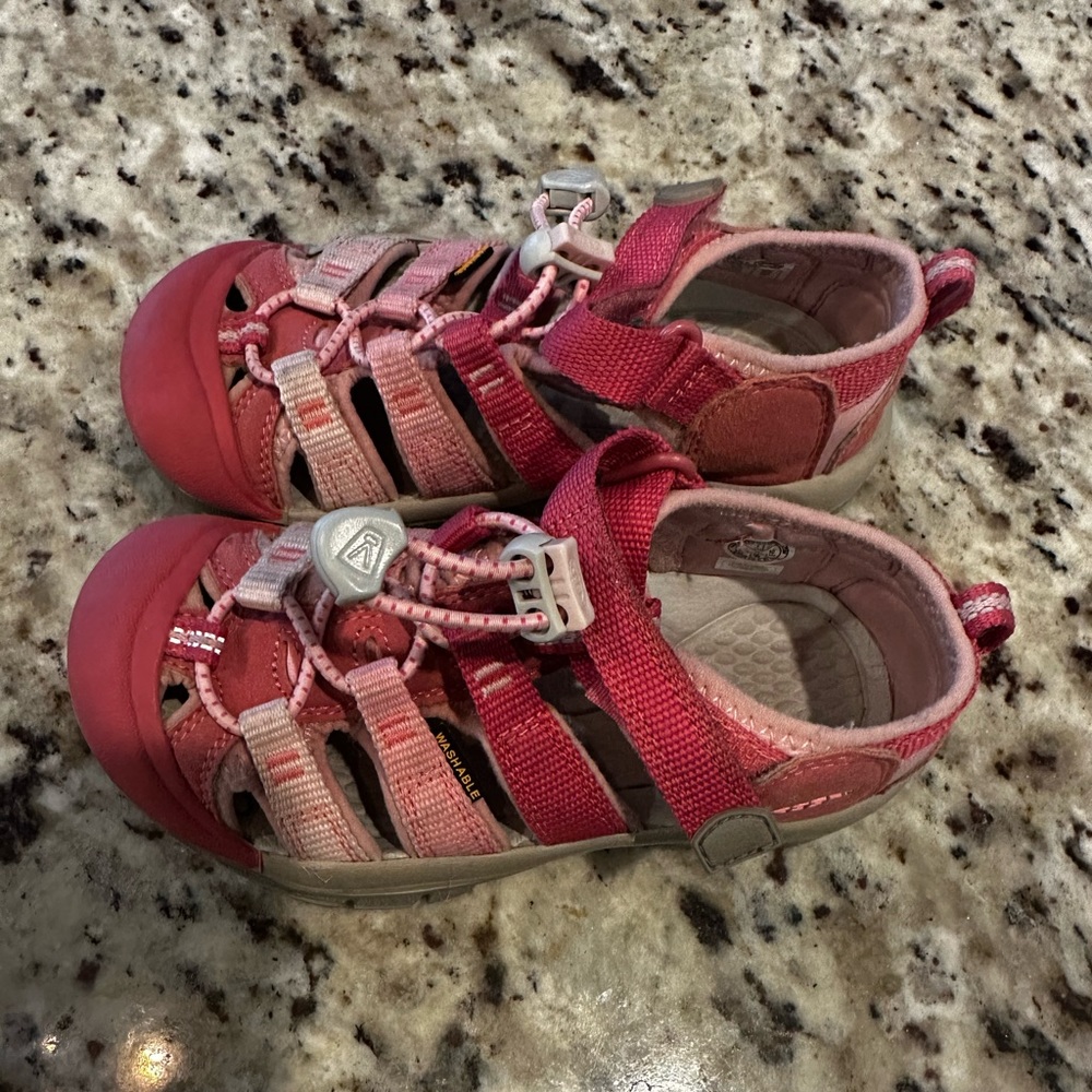 KEEN NEWPORT H2 LITTLE KIDS SIZE 4